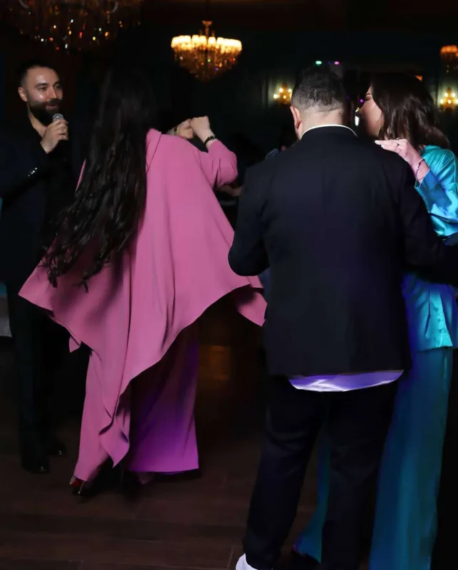 Murad oğluna ad günü etdi