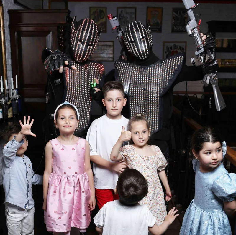 Murad oğluna ad günü etdi