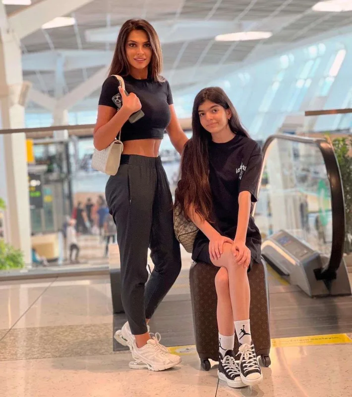 “İstəmərəm qızım aktrisa, ya da müğənni olsun”