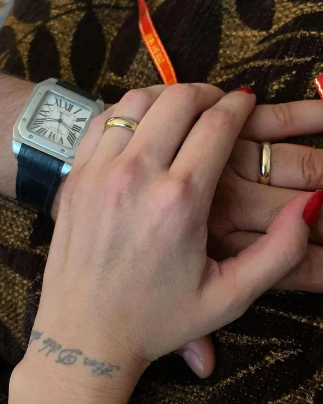 Evlilik xəbərlərini təsdiqlədi