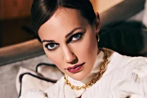 Meryem iranlı dizaynerdən iki milyon aldı