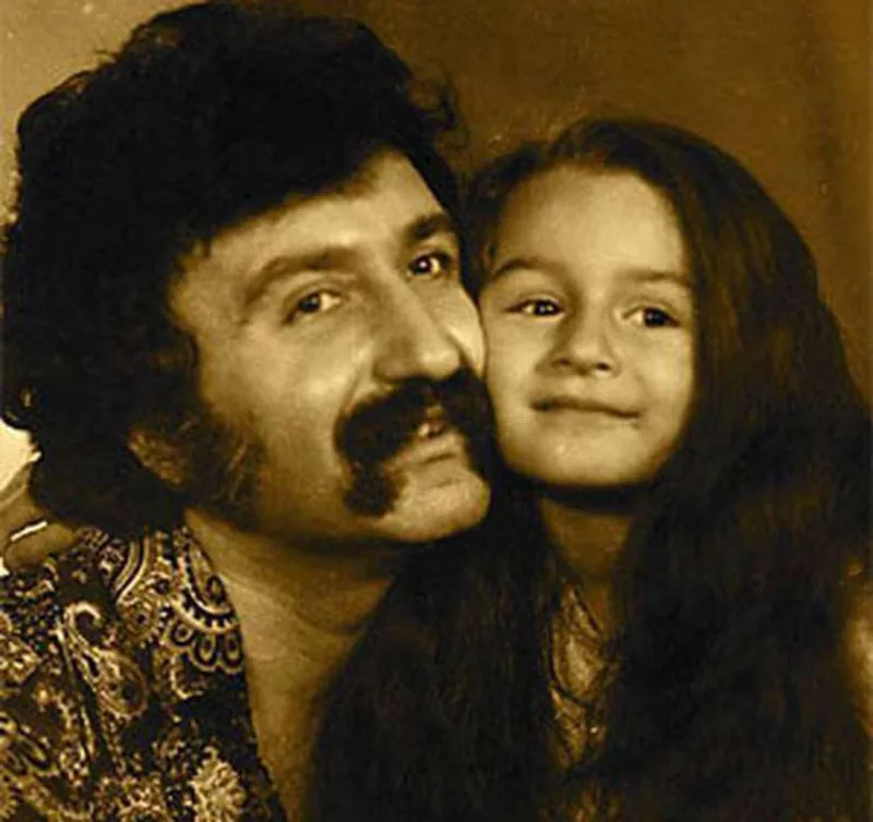 Əzizə Mustafazadə Azərbaycana gəlir