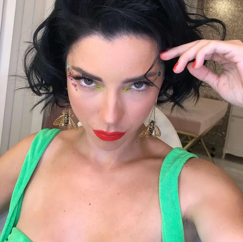 “Yanındakı qadına hörmət et!”