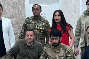 Türk aktyorlar qazilərlə görüşdü