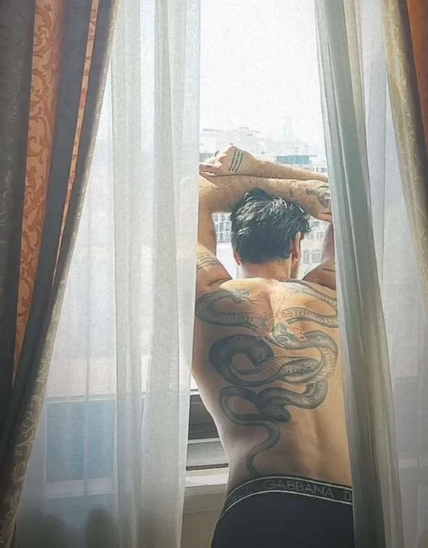 Mikelledən qəribə fotolar