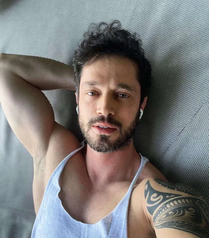 Muratın saçları parik imiş