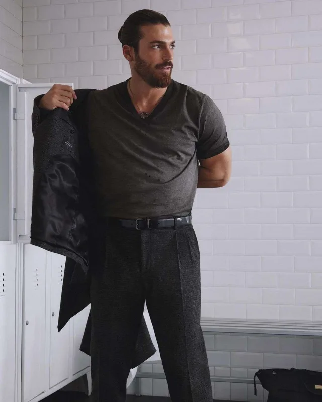 Can “Dolce &amp; Gabbana” üçün soyundu