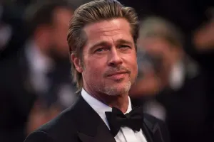 Bred yenə aktyorluğun daşını atır