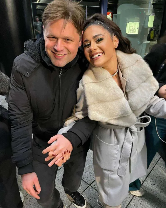 Samirə Konçitaya Bakıdan hədiyyə apardı