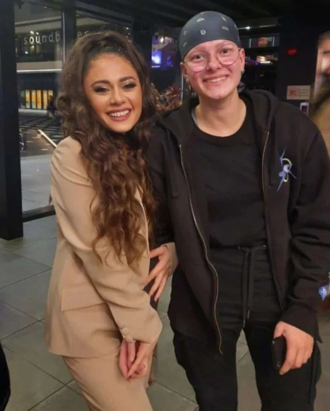 Samirə Konçitaya Bakıdan hədiyyə apardı