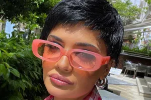 Məşhur türk aktyorlar Hissin mahnısını oxudu