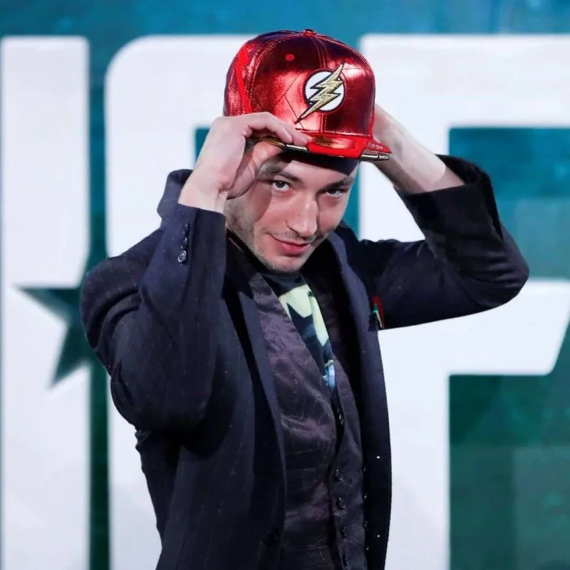 Ezra Miller oğurluqda ittiham olunur
