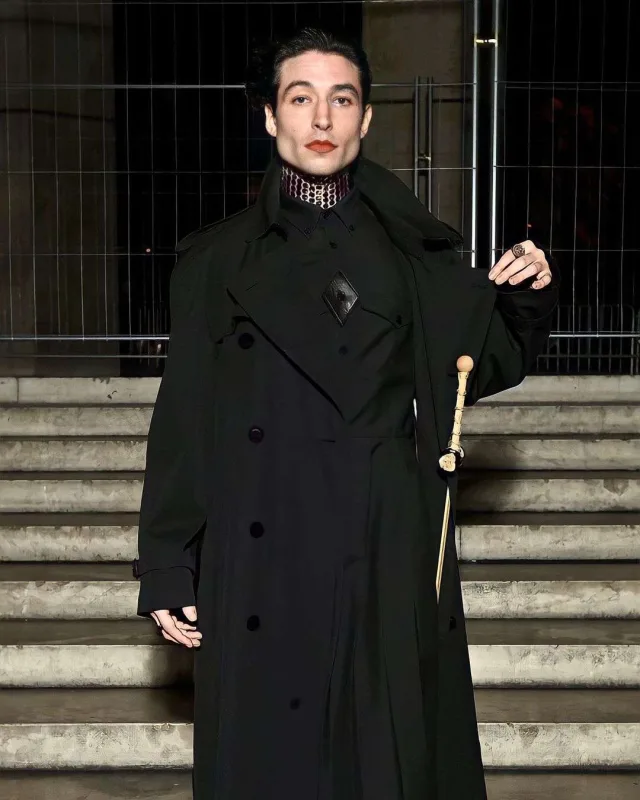 Ezra Miller oğurluqda ittiham olunur