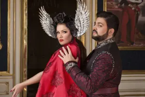 Annanın şəkilləri söz-söhbət yaratdı