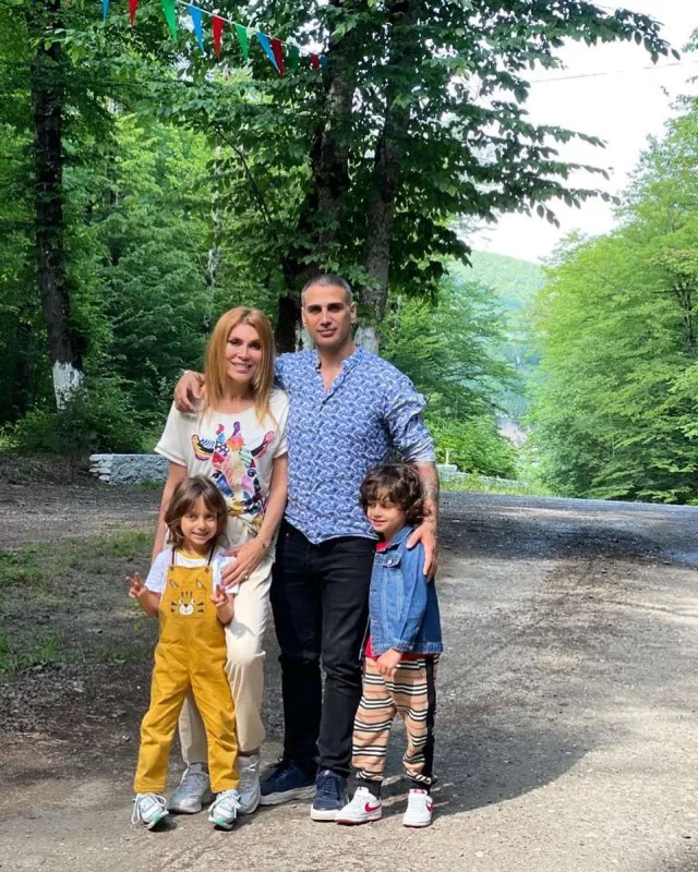 Xoşqədəm Doğuşa 600 minlik saat alıb