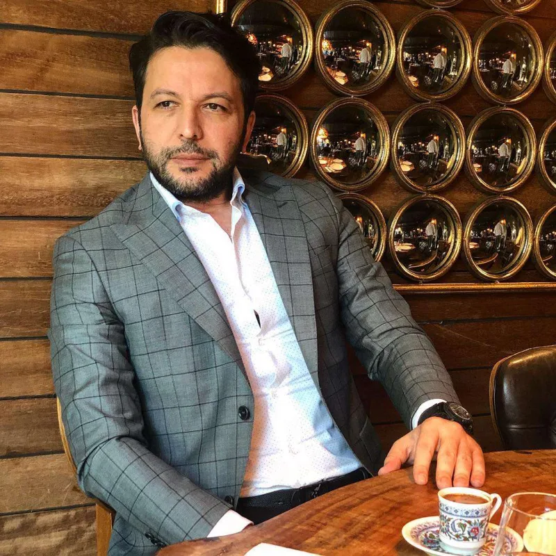 Nihat iranlı fanatı ilə evləndi
