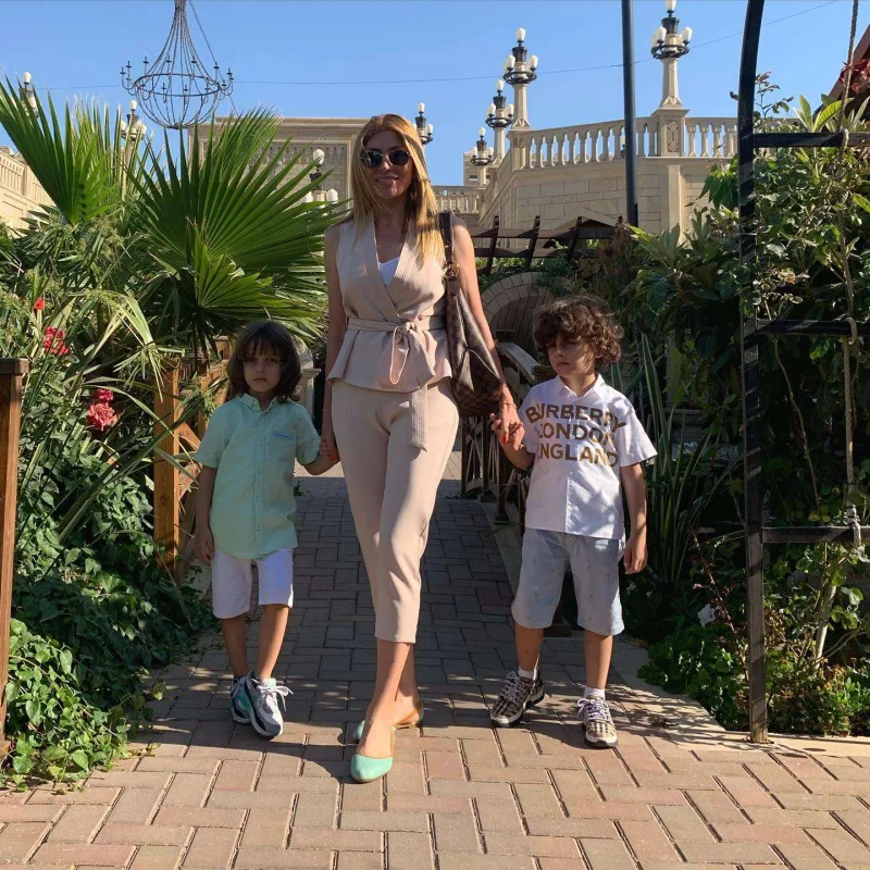 Xoşqədəm Doğuşa 600 minlik saat alıb