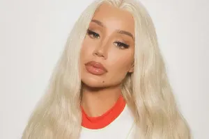 Azalea səhnəyə qayıdır