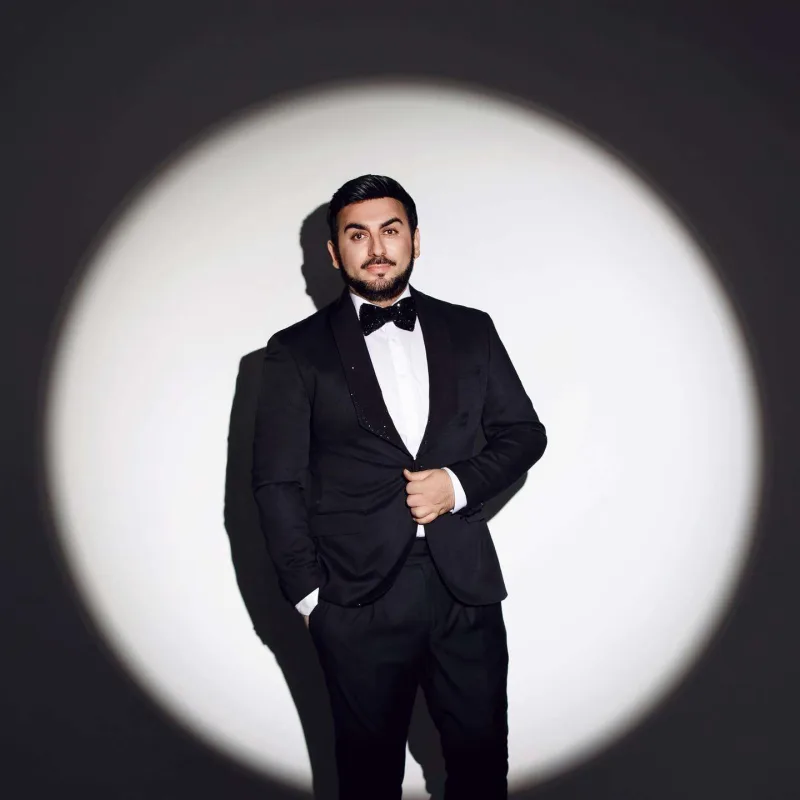 “Küçədən kim keçibsə, aparıcı olub”