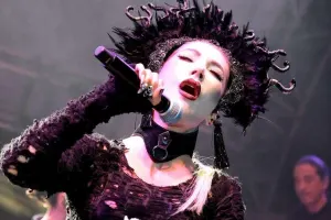 İlin sonunda Bakıya gəlir