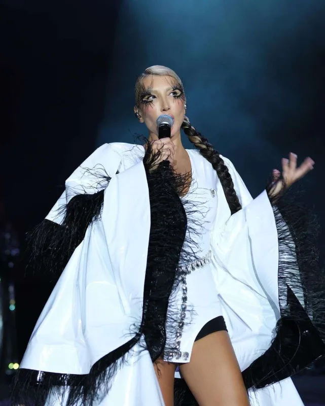 İlin sonunda Bakıya gəlir