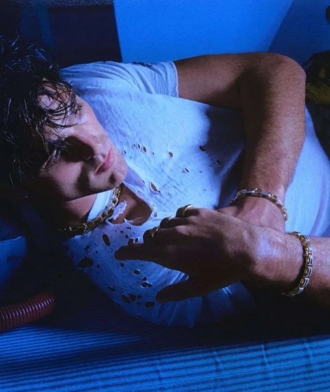 “Məktəbdə mənə gey deyirdilər”