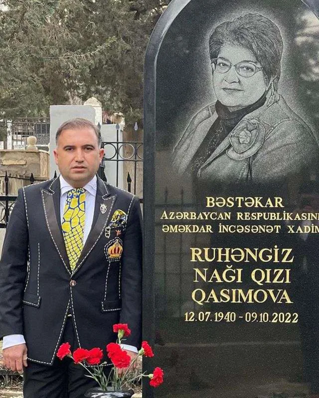Ruhəngiz Qasımovanın məzarından fotolar paylaşdı