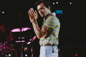 Herri sevgilisindən ayrıldı