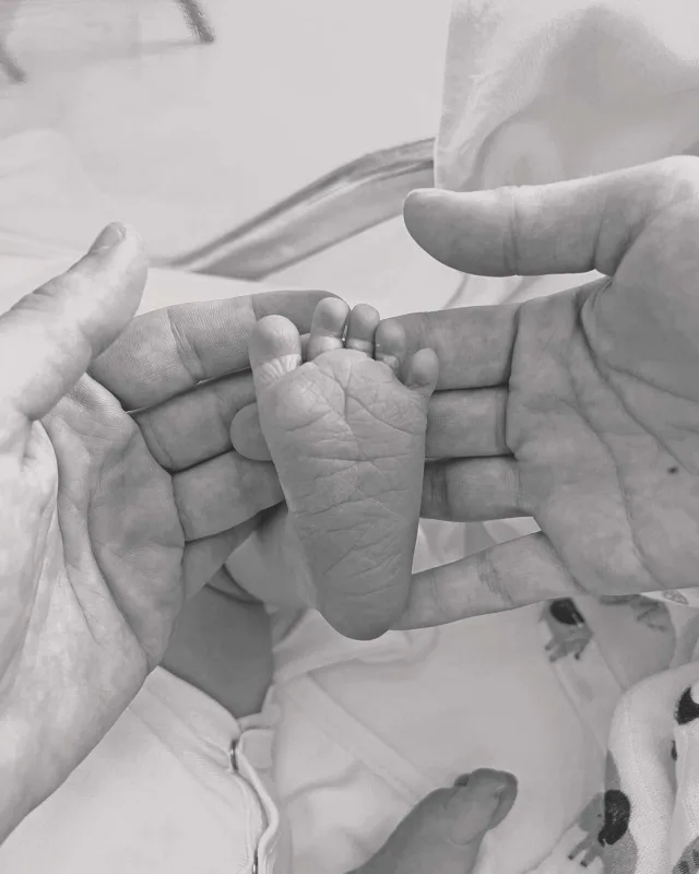 15 saat doğumda qaldı