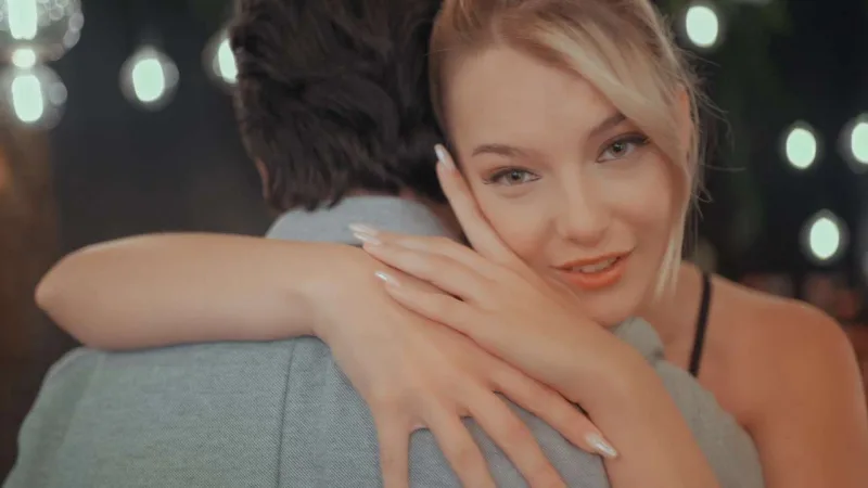 “Narkoman” sevgilisini sağaltdı - VİDEO