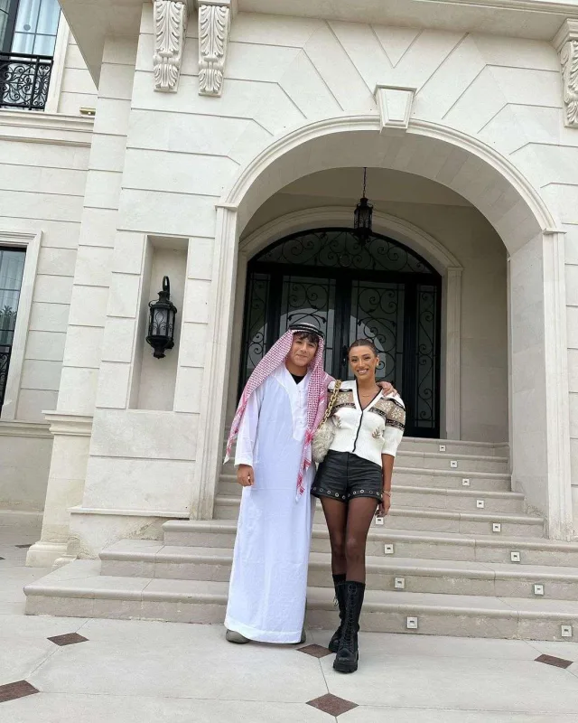 “Siz də Hüseyni sevin, bəsimdir”