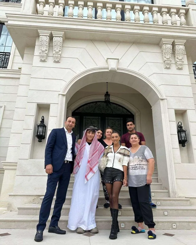 “Siz də Hüseyni sevin, bəsimdir”