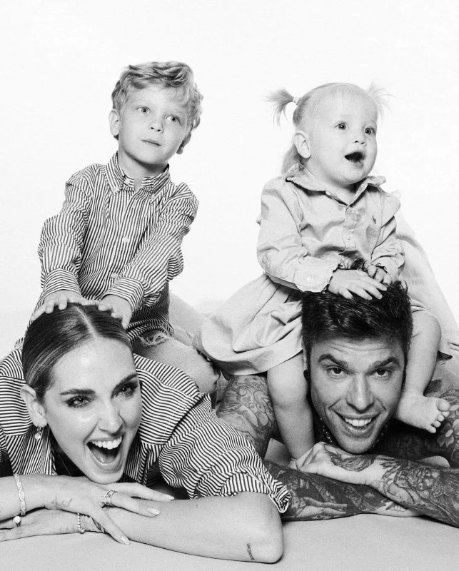 Ərini çılpaq görüntüləriylə təbrik etdi