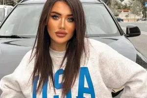 Aysel avtomobilini satır