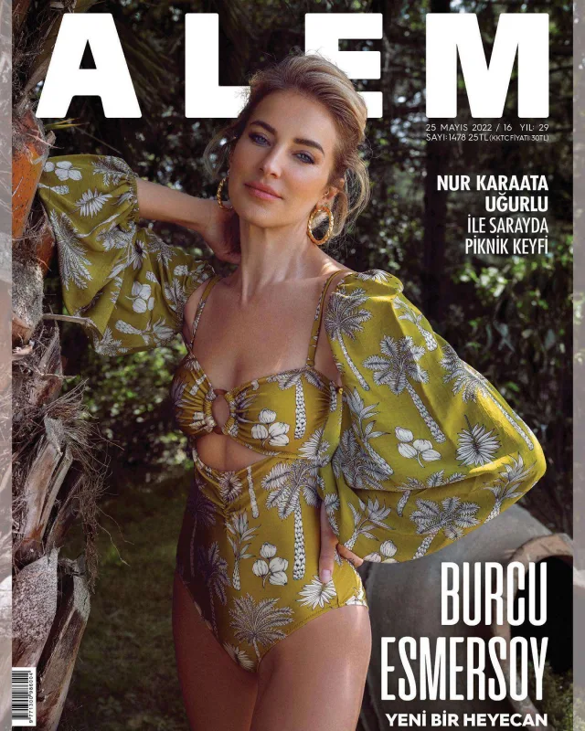 Esmersoy jurnal üçün pozlar verdi