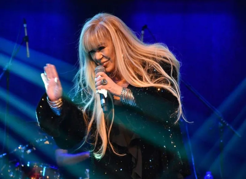 Zerrin Özer qayıtdı!