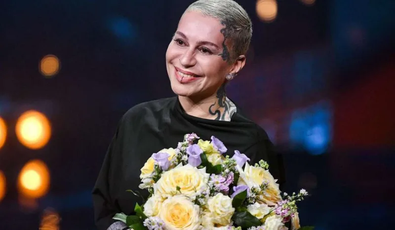 51 yaşlı müğənni yenə ana olacaq