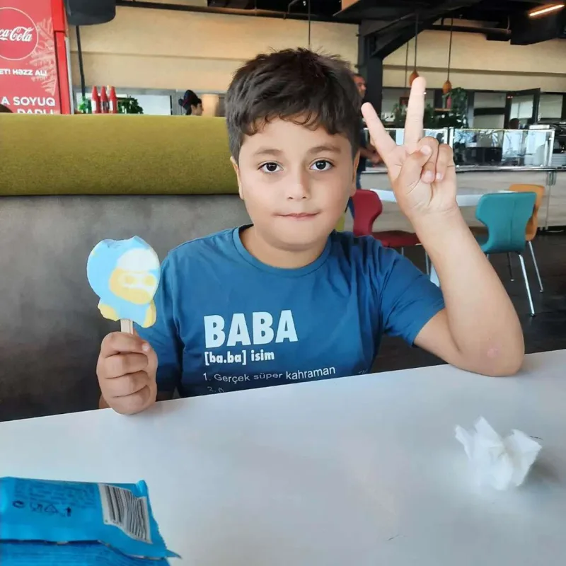 Aytən həyat yoldaşı və oğlunun fotolarını paylaşdı