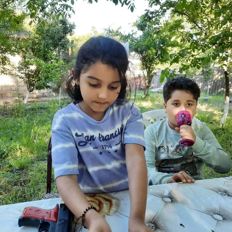 Aytən həyat yoldaşı və oğlunun fotolarını paylaşdı