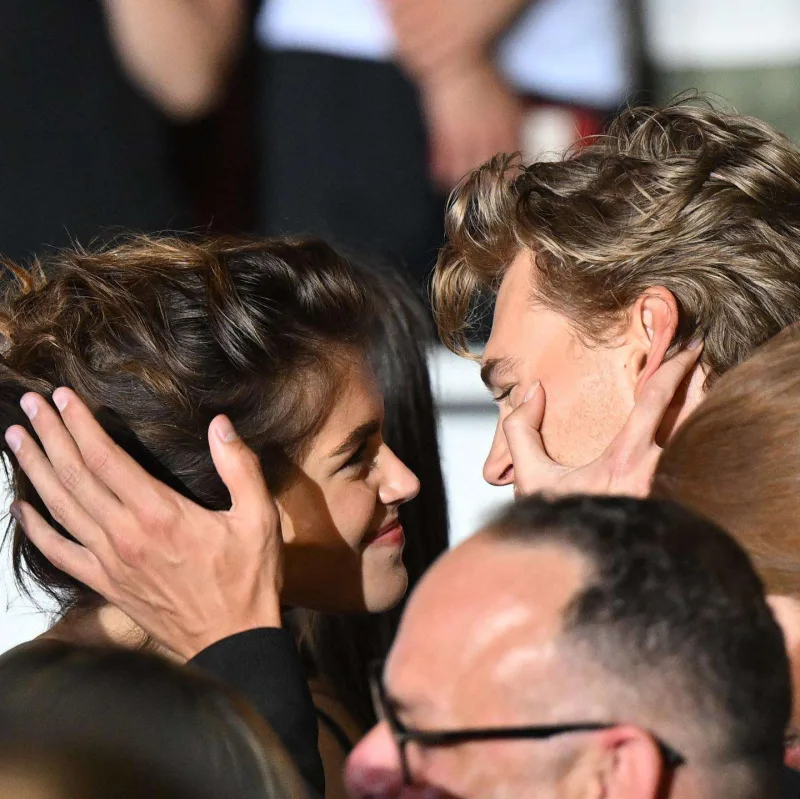 “Elvis”in qalasına öpüşmə damğası