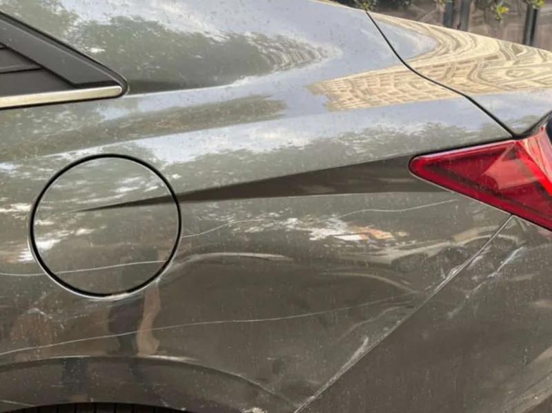 Elnarənin maşınını pis hala saldılar