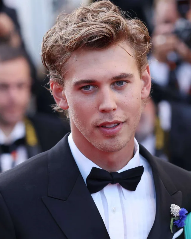 “Elvis”in qalasına öpüşmə damğası