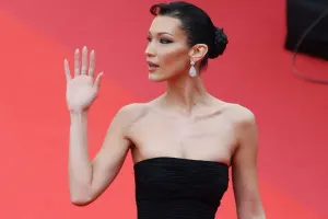 Qalaya 35 illik libasla qatıldı