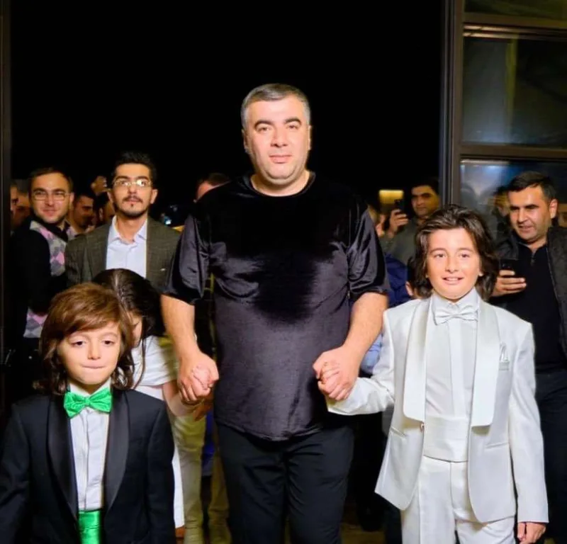 Rəşad ailəsiylə görüşəcək