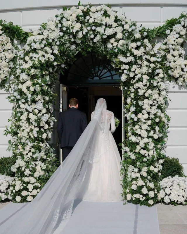 Bayden nəvəsinə Ağ Evdə toy etdi