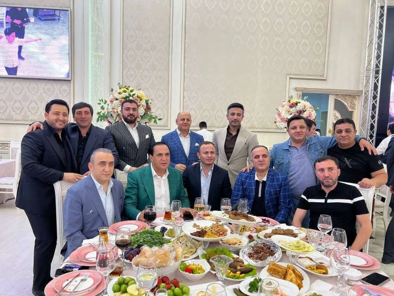 Elçin Hüseynov oğluna kiçik toy etdi