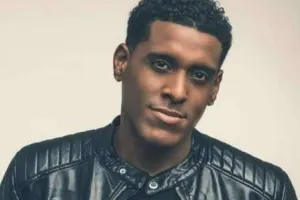 Konsert zamanı müğənni səhnədə dünyasını dəyişdi