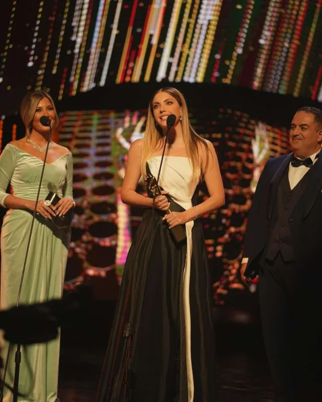 Eda Livanda mükafat aldı