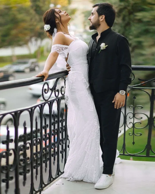 Fanatlarından Eşqinin soyadını silməsini istədi