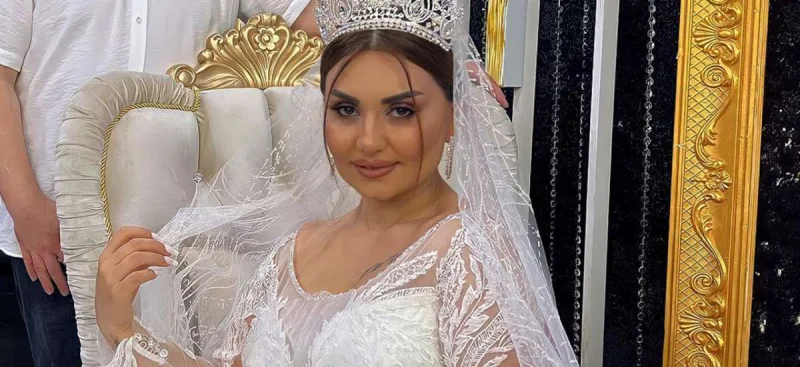 19 il sonra gəlinlik geyindi